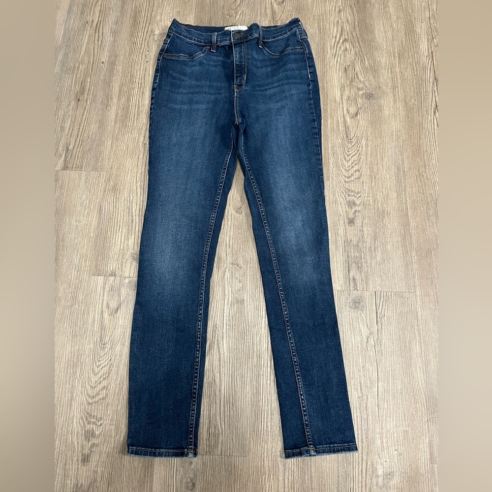 EUC Like New Free People Women’s Girlfriend Straight Leg Jean Stretchy Waist 31R